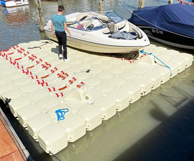 2x BoatLift 660 - 2771 WE Boskoop.JPG
